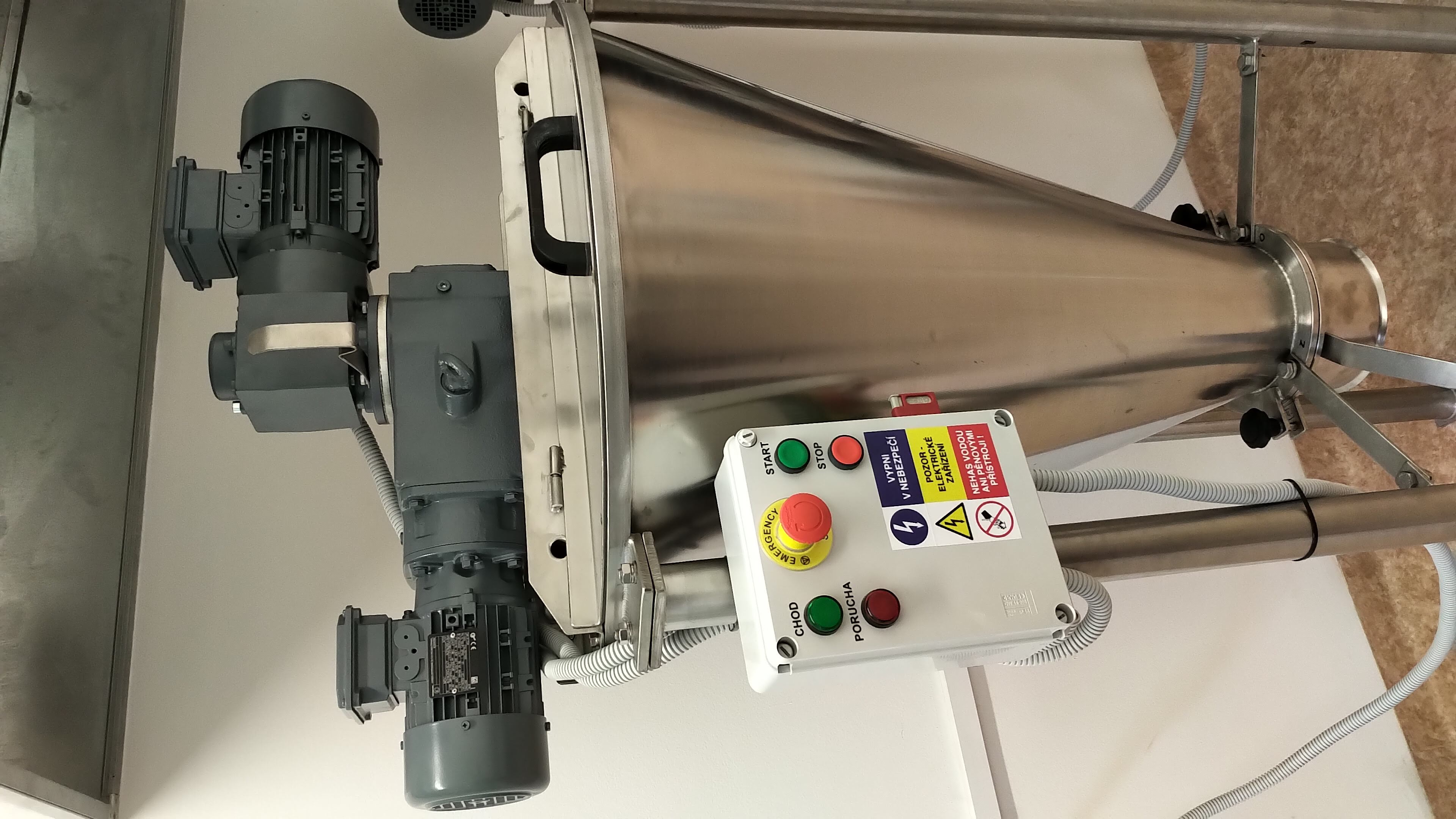 Vertikální míchací zařízení 50 litrů